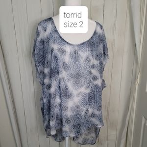 Torrid sheer top
Buttons on back are missing only